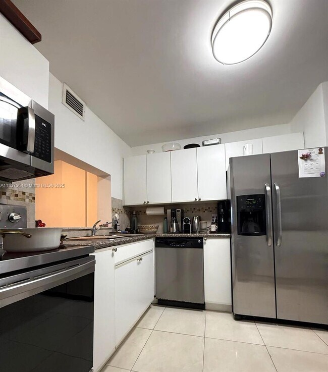 3660 NE 166th St in Miami, FL - Building Photo - Building Photo