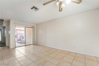 457 N Lamb Blvd in Las Vegas, NV - Building Photo - Building Photo