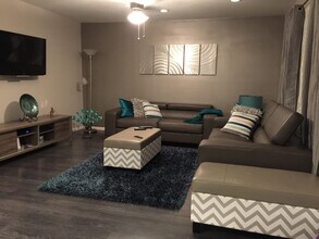 1950 S Palm Canyon Dr, Unit 127 in Palm Springs, CA - Building Photo - Building Photo