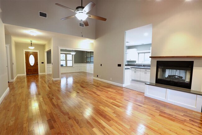 8205 Mescalero Dr in Austin, TX - Building Photo - Building Photo