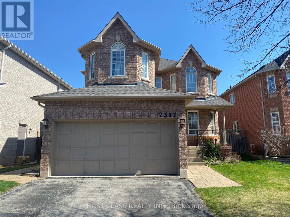 2397 Gladstone Ave in Oakville, ON - Building Photo