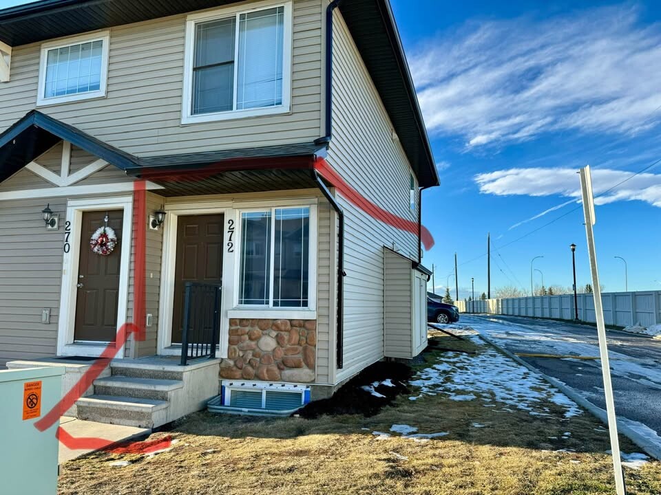 272 Saddlebrook Point NE in Calgary, AB - Building Photo