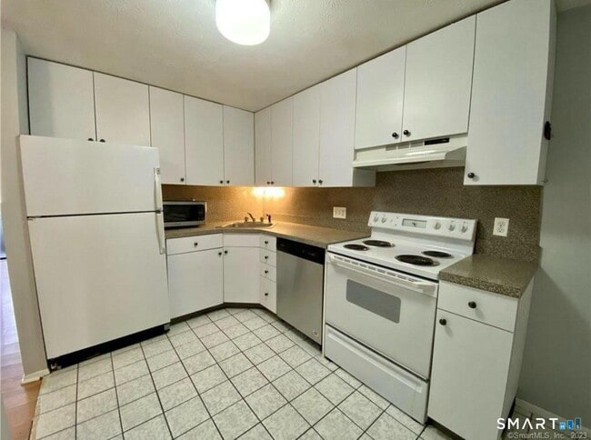 165 Towne House Rd in Hamden, CT - Building Photo - Building Photo