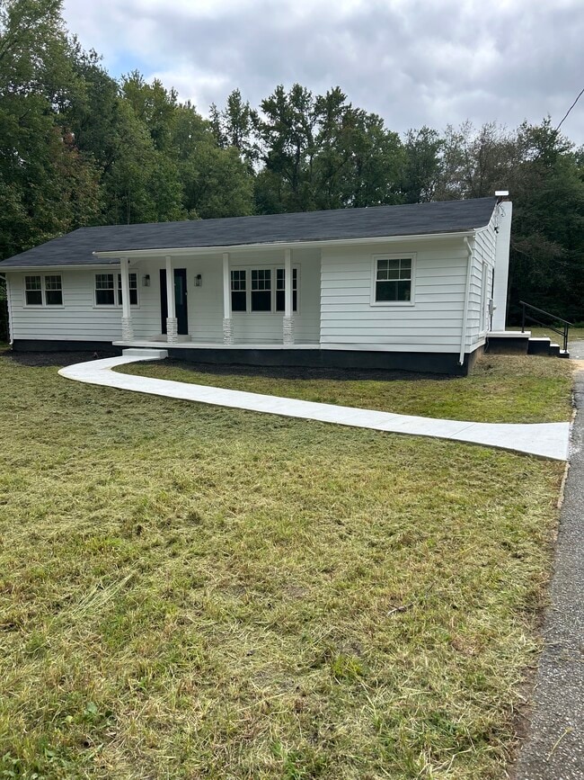 2238 Lockwood Chapel Rd in Dover, DE - Foto de edificio - Building Photo