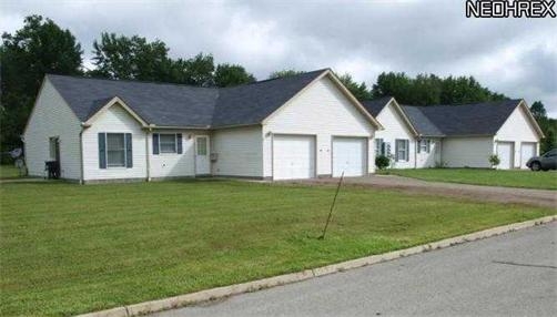 21 Evon Cir in Cortland, OH - Building Photo