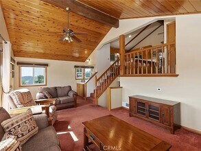 262 Delle Dr in Crestline, CA - Building Photo - Building Photo