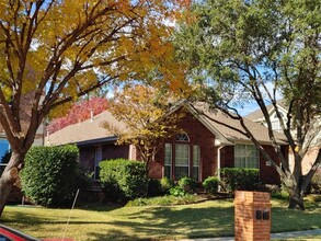 9703 Raven Ln in Irving, TX - Foto de edificio - Building Photo