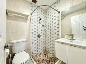 940 NW 32nd Ct in Miami, FL - Building Photo - Building Photo