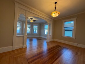 320 Wood St in New Bedford, MA - Foto de edificio - Building Photo