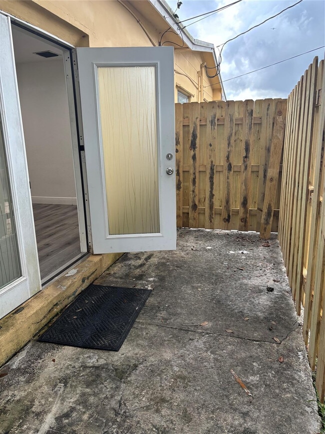 351 N 70th Terrace in Hollywood, FL - Building Photo - Building Photo