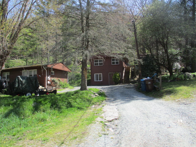 155 Payne Branch Rd, Unit 2 in Blowing Rock, NC - Building Photo