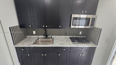 265 W 53rd Terrace in Hialeah, FL - Building Photo - Building Photo