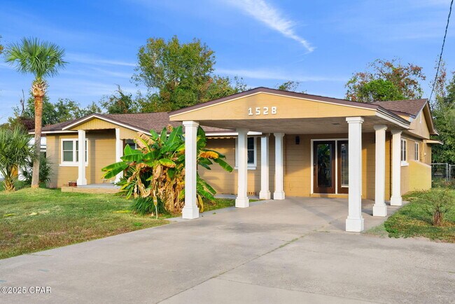 1528 Oak Ave in Panama City, FL - Building Photo - Building Photo