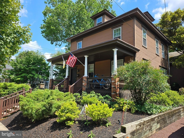 114 N Main St in New Hope, PA - Building Photo