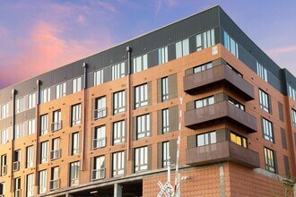 Residences at Saltillo in Austin, TX - Foto de edificio - Building Photo