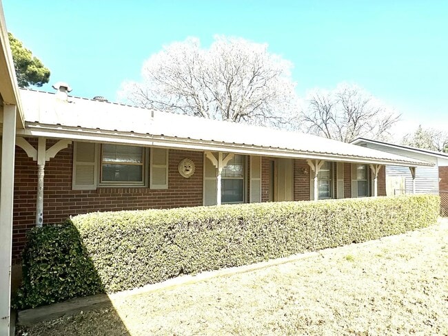 property at 5318 48th St
