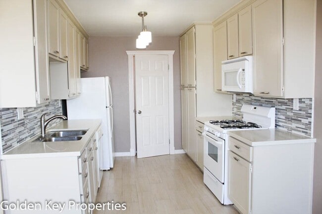 4238 Vista Panorama Way in Oceanside, CA - Building Photo - Building Photo