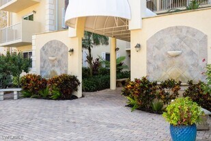 3000 Gulf Shore Blvd N in Naples, FL - Building Photo