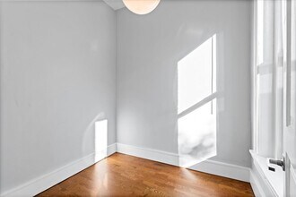 1102 N Wolcott Ave in Chicago, IL - Building Photo - Building Photo