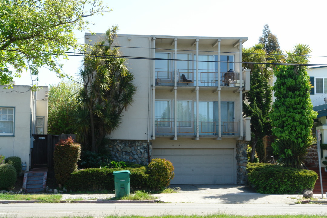 2405 Sacramento St in Berkeley, CA - Building Photo