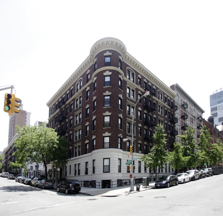 Castle Court in New York, NY - Building Photo