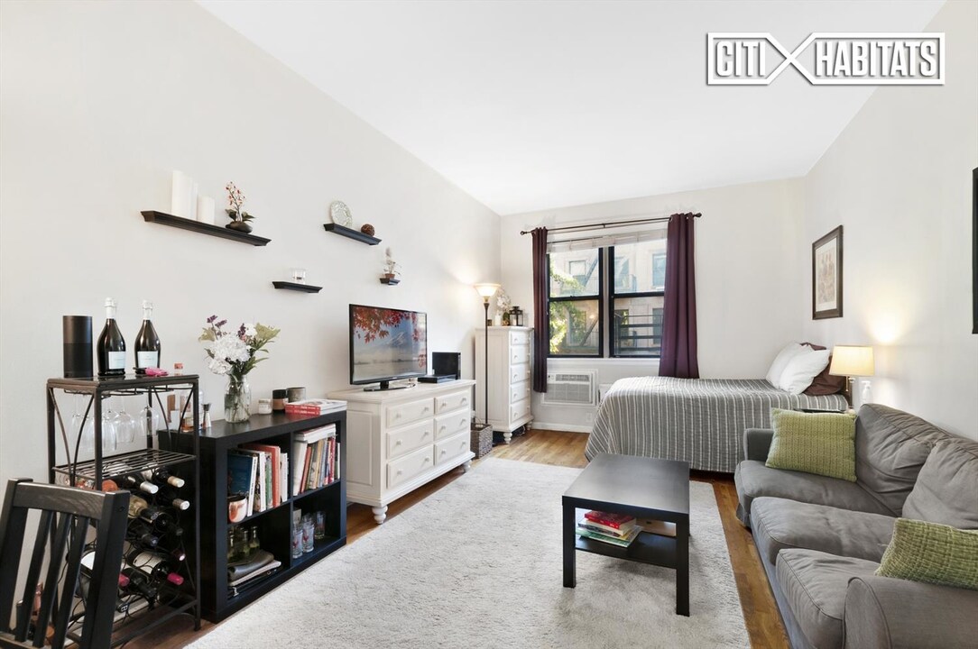 512 E 82nd St-Unit -3B in New York, NY - Building Photo