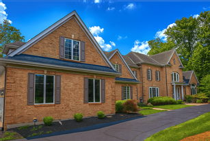 9123 E Kemper Rd in Cincinnati, OH - Building Photo