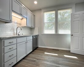 1212 N Irwin St in Hanford, CA - Building Photo - Building Photo