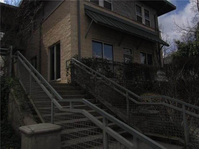 property at 1615 W Oleander St