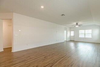 341 Escondido Cir in San Marcos, TX - Building Photo - Building Photo