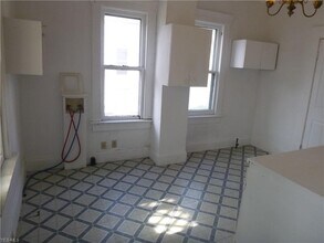 678 Kling St-Unit -1 in Akron, OH - Foto de edificio - Building Photo