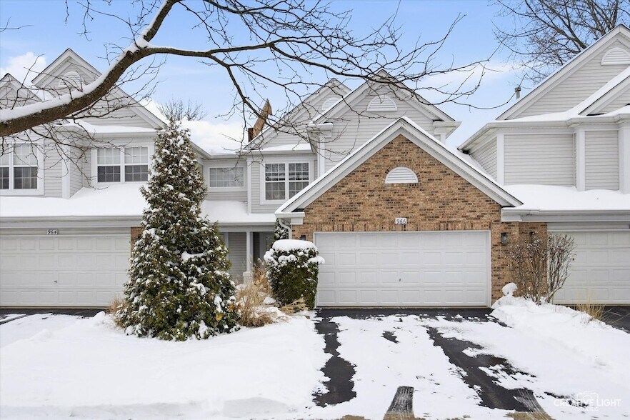 966 Ainsley Dr, Unit 966 in West Chicago, IL - Foto de edificio