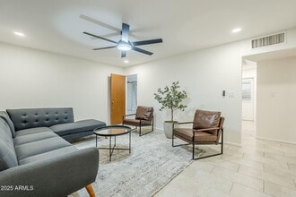 125 E Papago Dr in Tempe, AZ - Building Photo - Building Photo