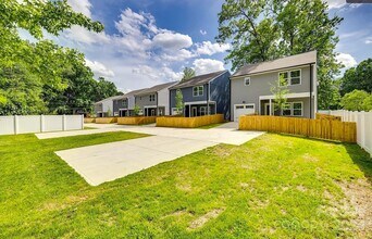 1225 Eastway Dr in Charlotte, NC - Building Photo - Building Photo