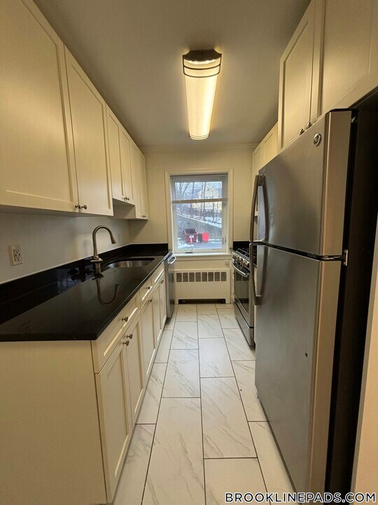 84 St Paul St in Brookline, MA - Building Photo
