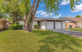 9611 Camrose Ct in Houston, TX - Building Photo - Building Photo