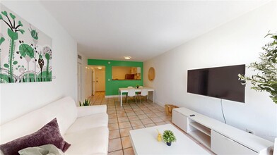 2345 NE 135th St in North Miami, FL - Building Photo - Building Photo