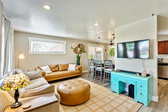 1435 Nanette Dr in West Valley City, UT - Foto de edificio - Building Photo