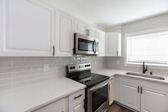 553 Peacock Rd, Unit Bedroom 1 in Daytona Beach, FL - Building Photo - Building Photo
