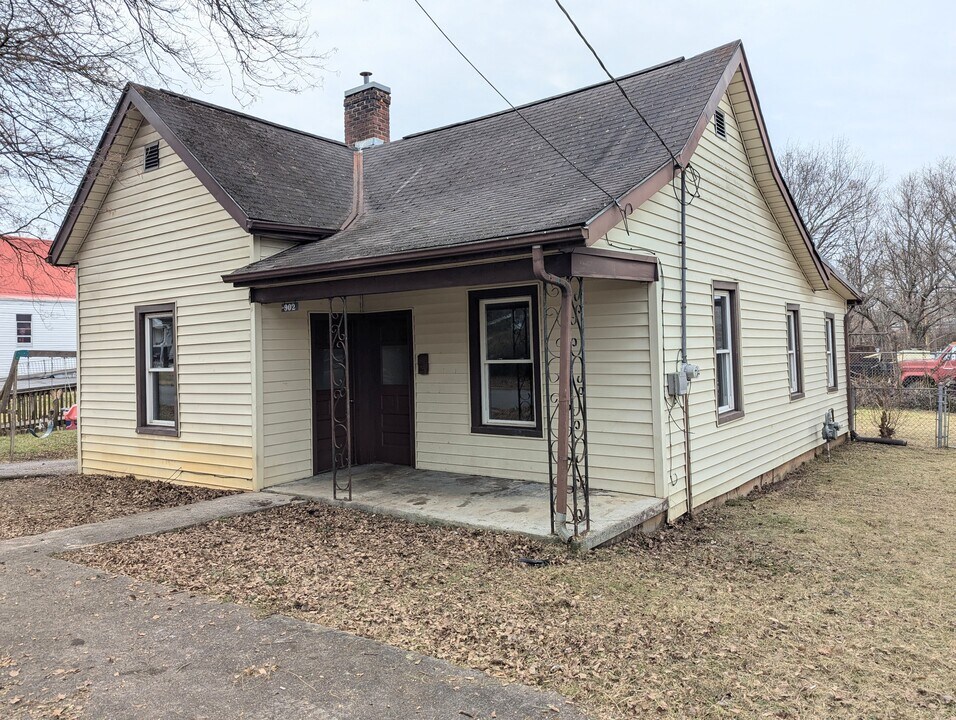 902 Grover St in Johnson City, TN - Building Photo