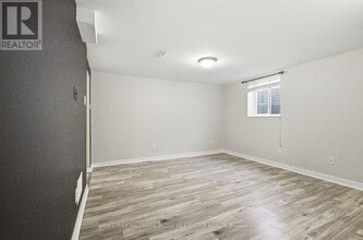 15 Christie Crescent in Barrie, ON - Building Photo - Building Photo