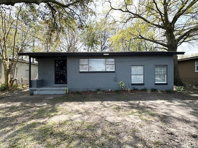 property at 3142 W 6th St
