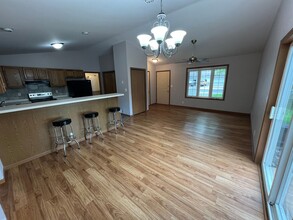 2266 Frank St in Eau Claire, WI - Building Photo - Building Photo