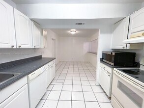 5970 NW 28th St in Sunrise, FL - Building Photo - Building Photo