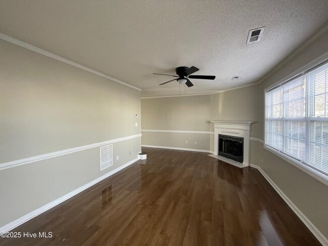 3915 Sterling Pointe Dr