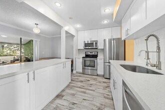 7200 NW 2nd Ave in Boca Raton, FL - Foto de edificio - Building Photo