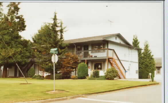 610 McKinnon Ave in Sumner, WA - Foto de edificio