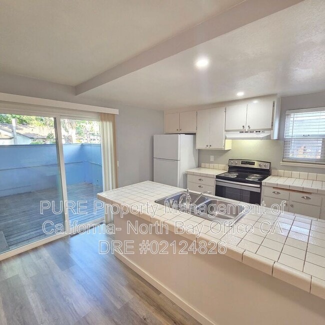 900 Civic Center Dr in Rohnert Park, CA - Building Photo - Building Photo