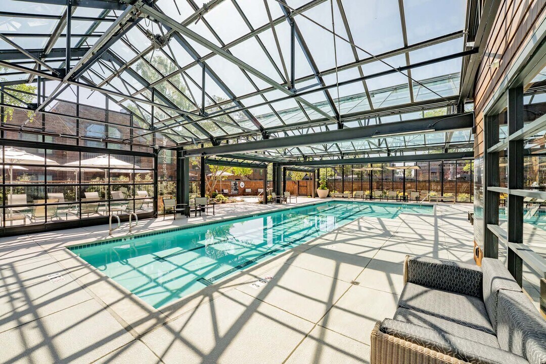 Indian Creek in Redwood City, CA - Foto de edificio