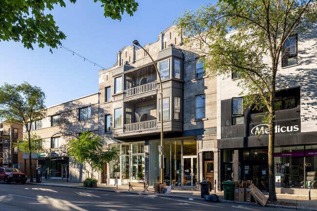 5042 Saint-Laurent Boul in Montréal, QC - Building Photo - Building Photo